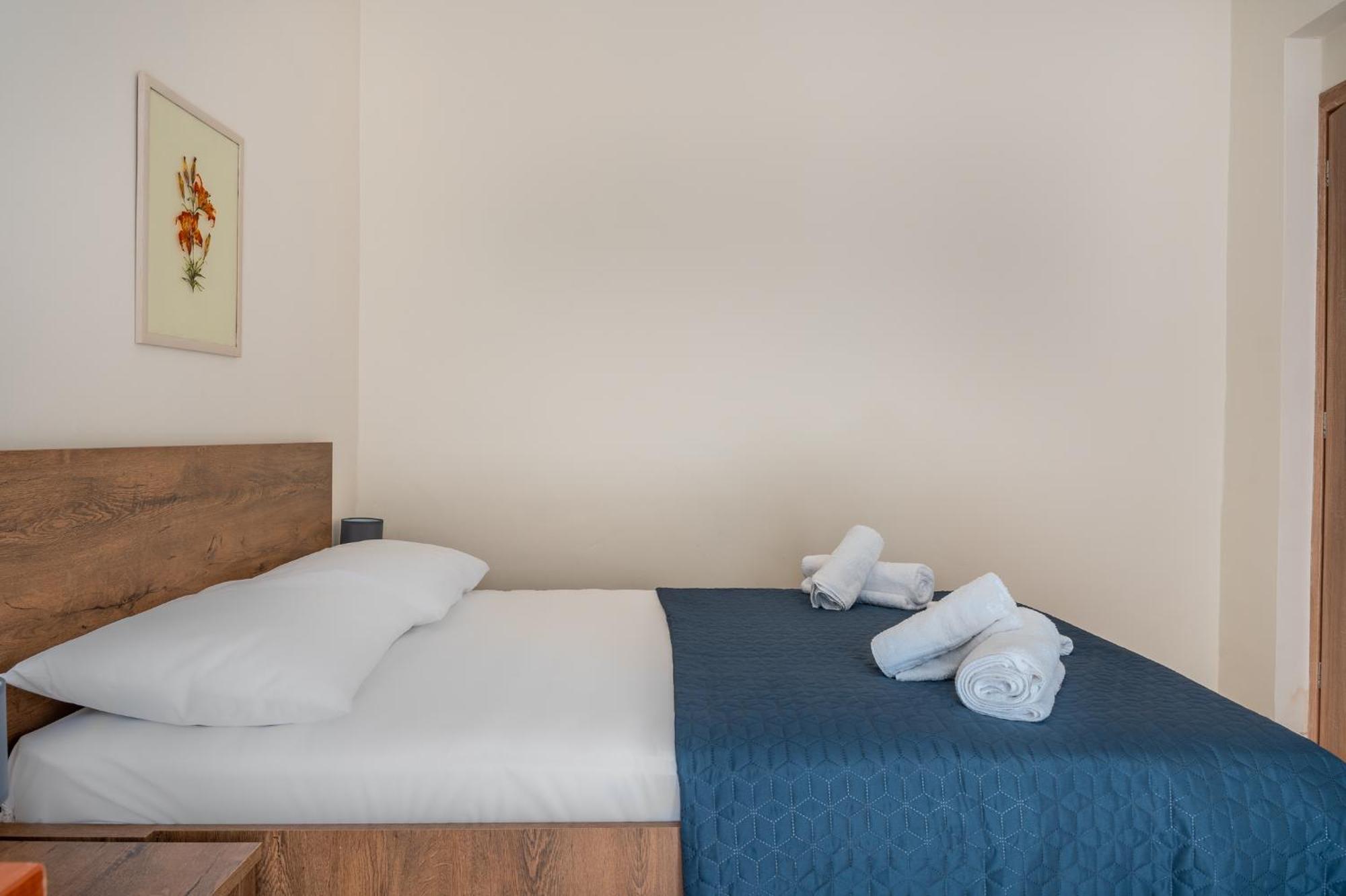 Stylish Central Renovated Apartment Heraklion  Exterior photo